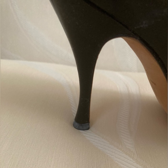 MANOLO BLAHNIK Black Heels. Size 38-1/2. Made in Italy. - Picture 3 of 4